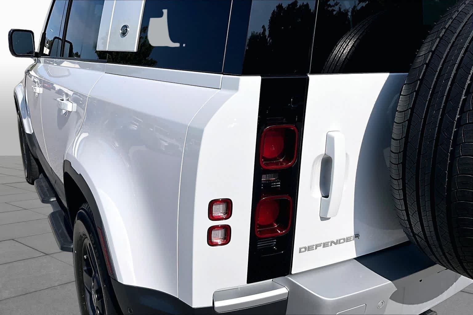 Used 2023 Fuji White Land Rover S image 29