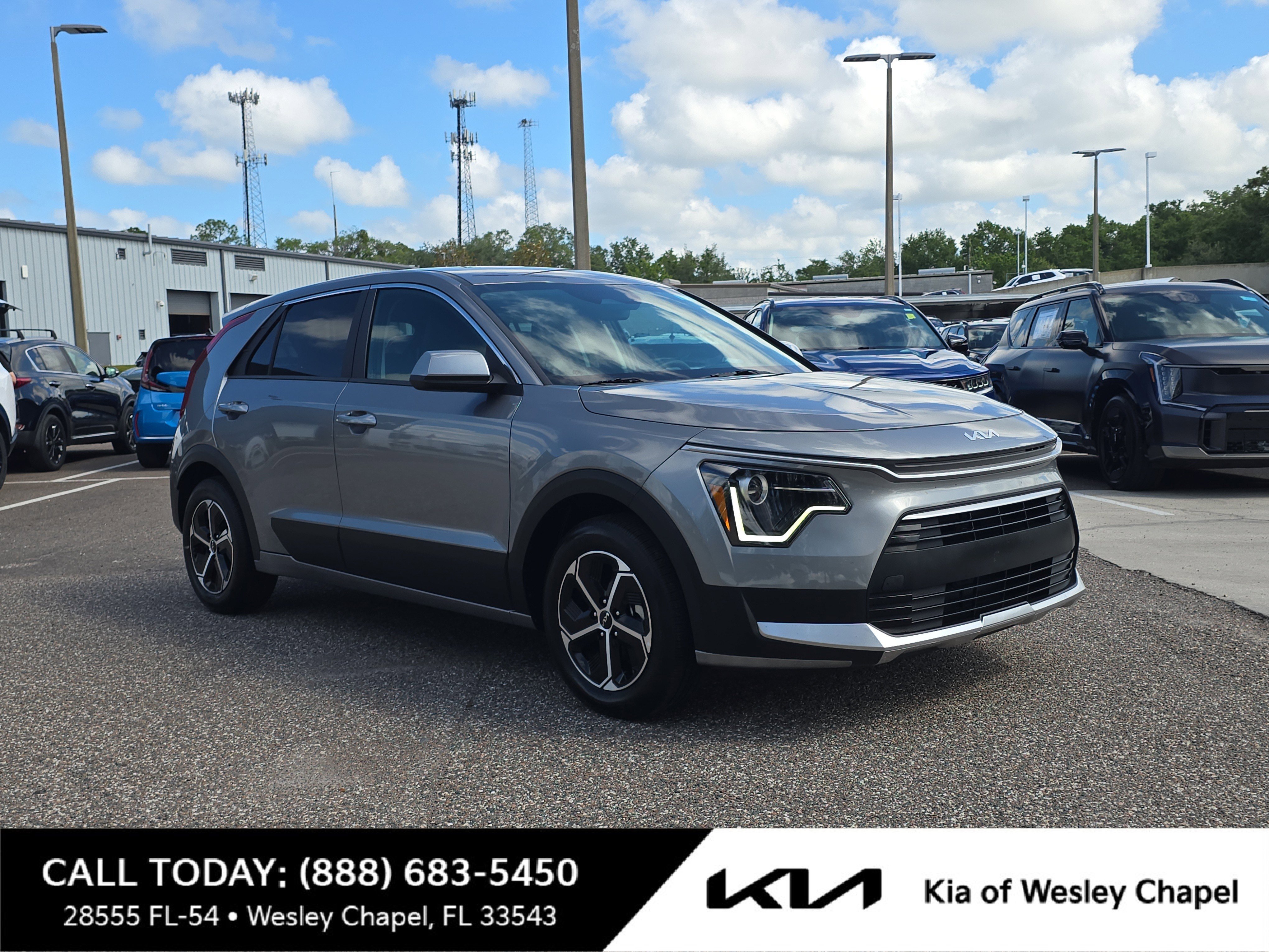 2025 Kia Niro LX HEV's photo