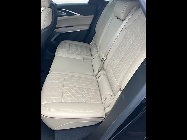 2026 Cadillac LYRIQ Signature Luxury, photo 9 of 12