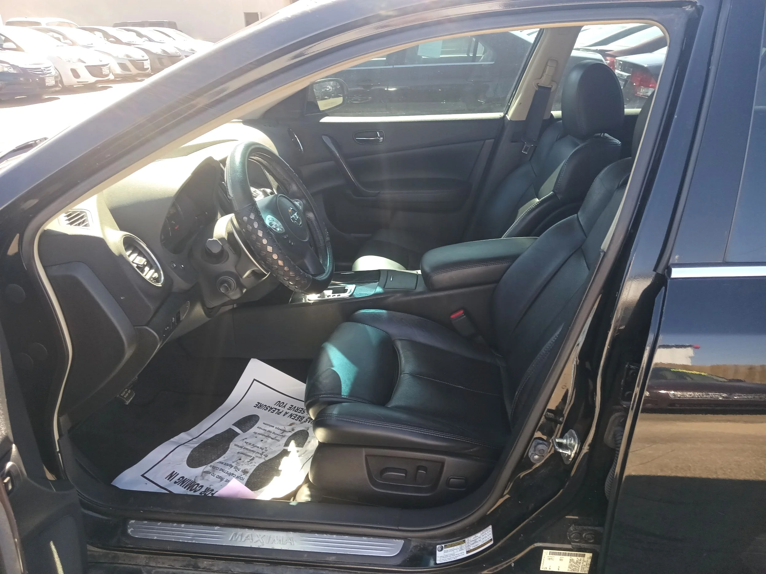 Used 2014  NISSAN  image 9