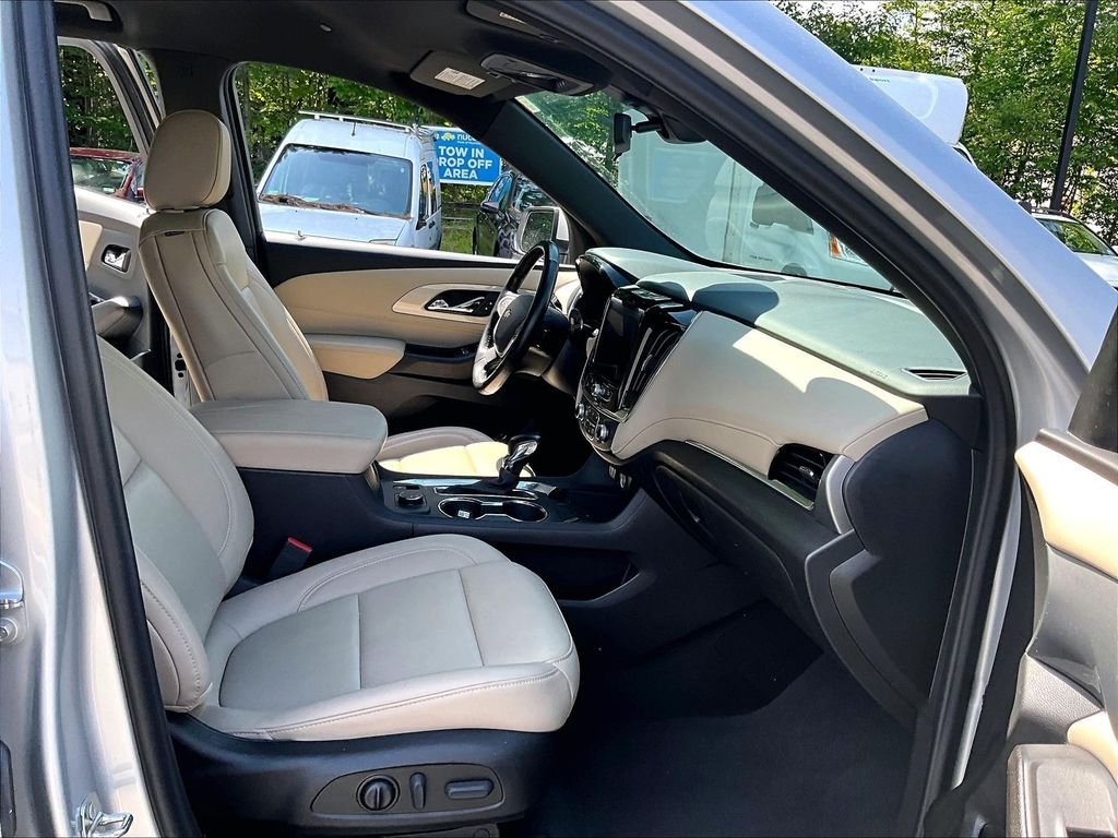 Used 2022 Silver Ice Metallic Chevrolet LT Leather image 14