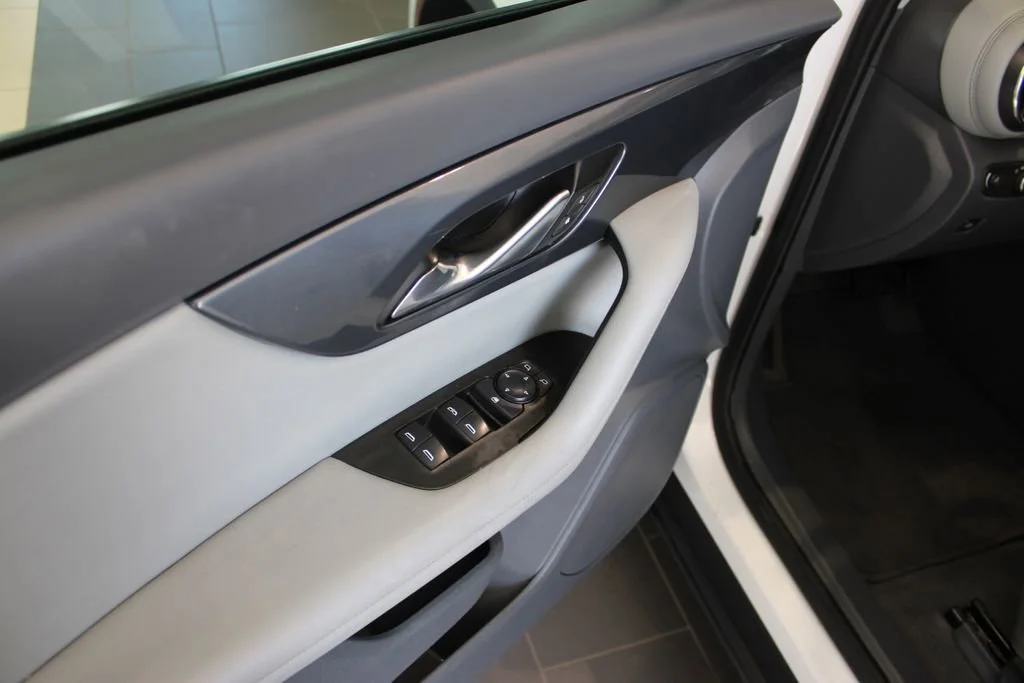 Used 2020 SUMMIT WHITE Chevrolet LT image 31