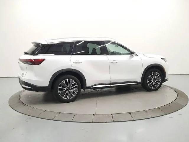 Used 2026 White INFINITI LUXE image 8