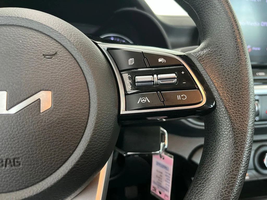 Used 2023 White Kia LXS image 7