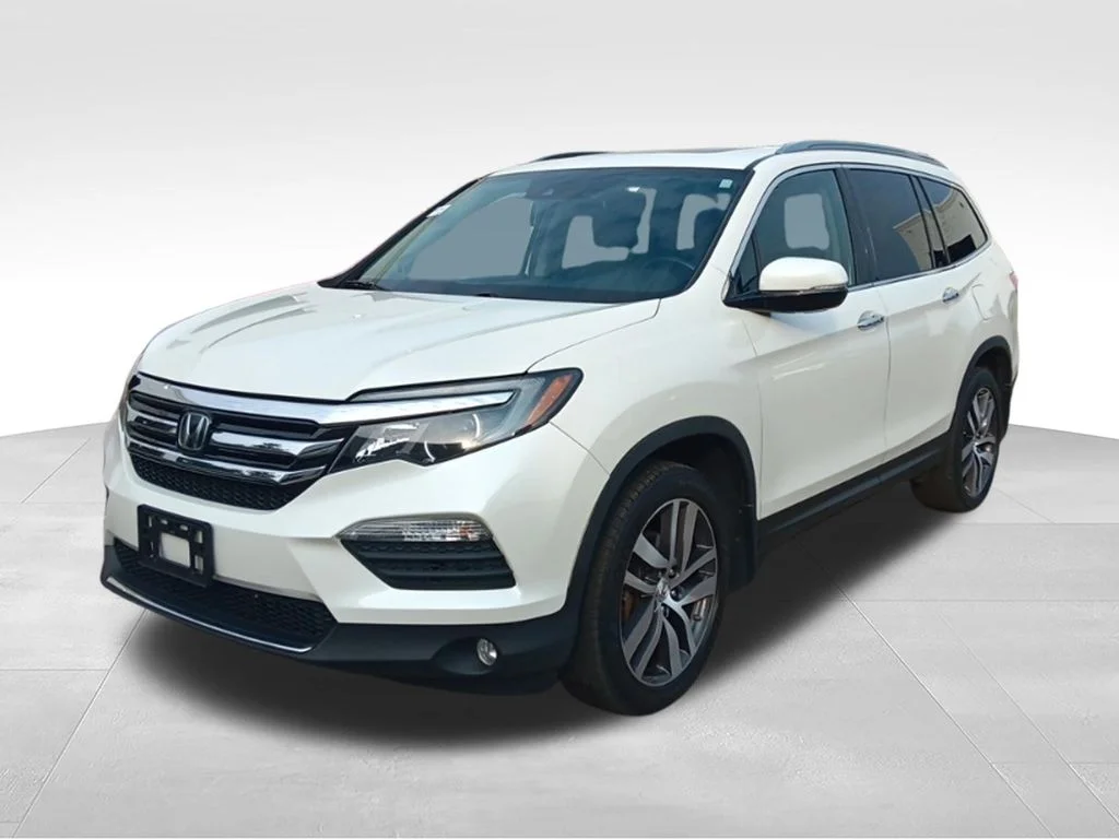 Used 2017 White Diamond Pearl Honda Touring image 3