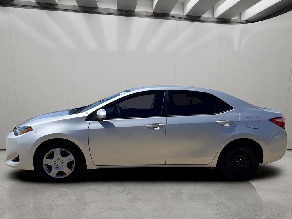 Used 2018 Toyota Corolla LE with VIN 5YFBURHE2JP756180 for sale in Brookshire, TX