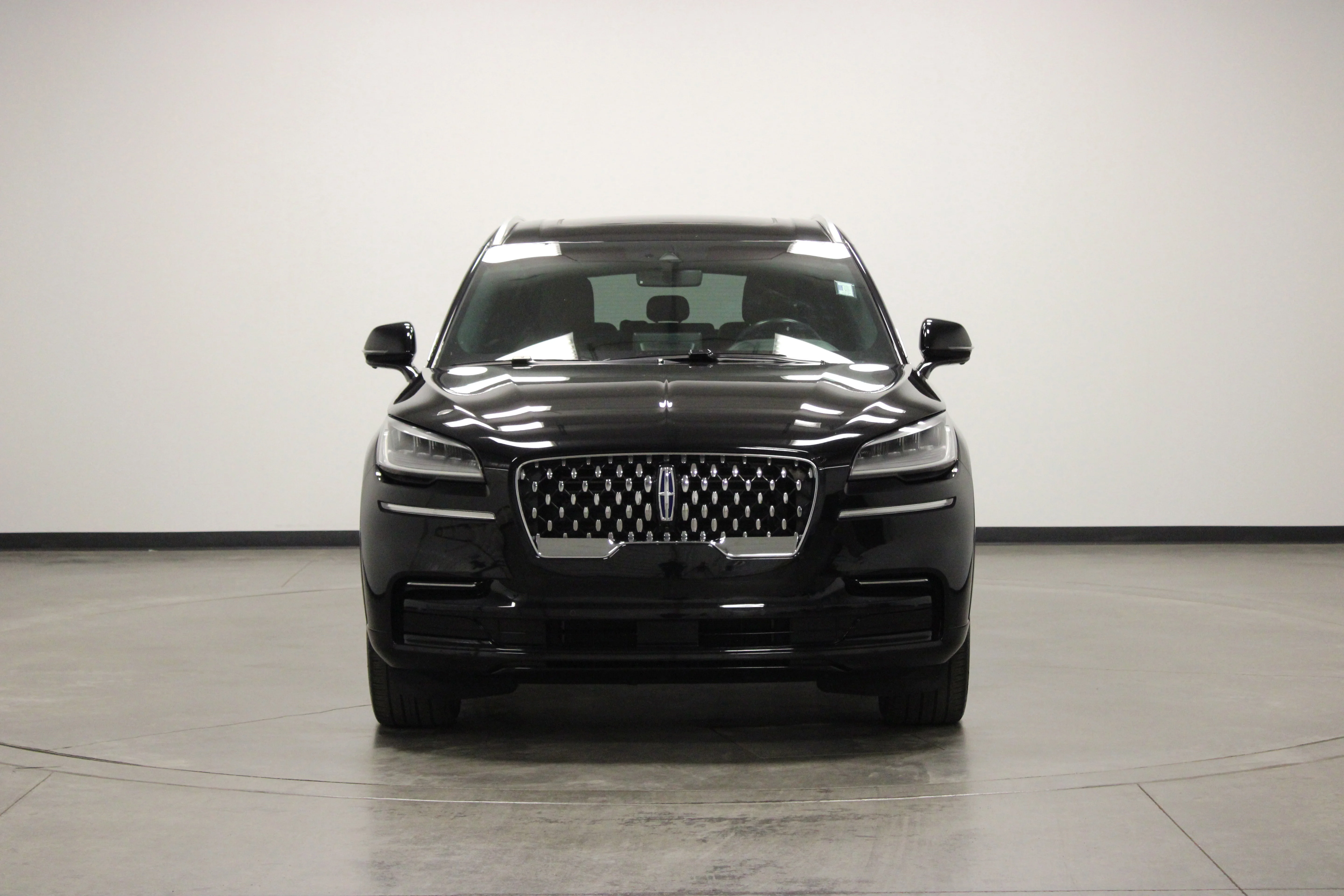 Used 2023 Black Metallic Lincoln Grand Touring image 3