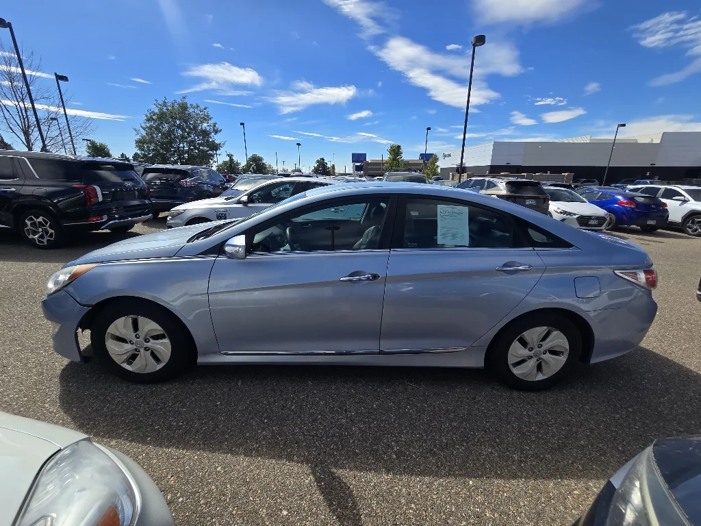 Used 2013 Blue Sky Metallic Hyundai  image 2