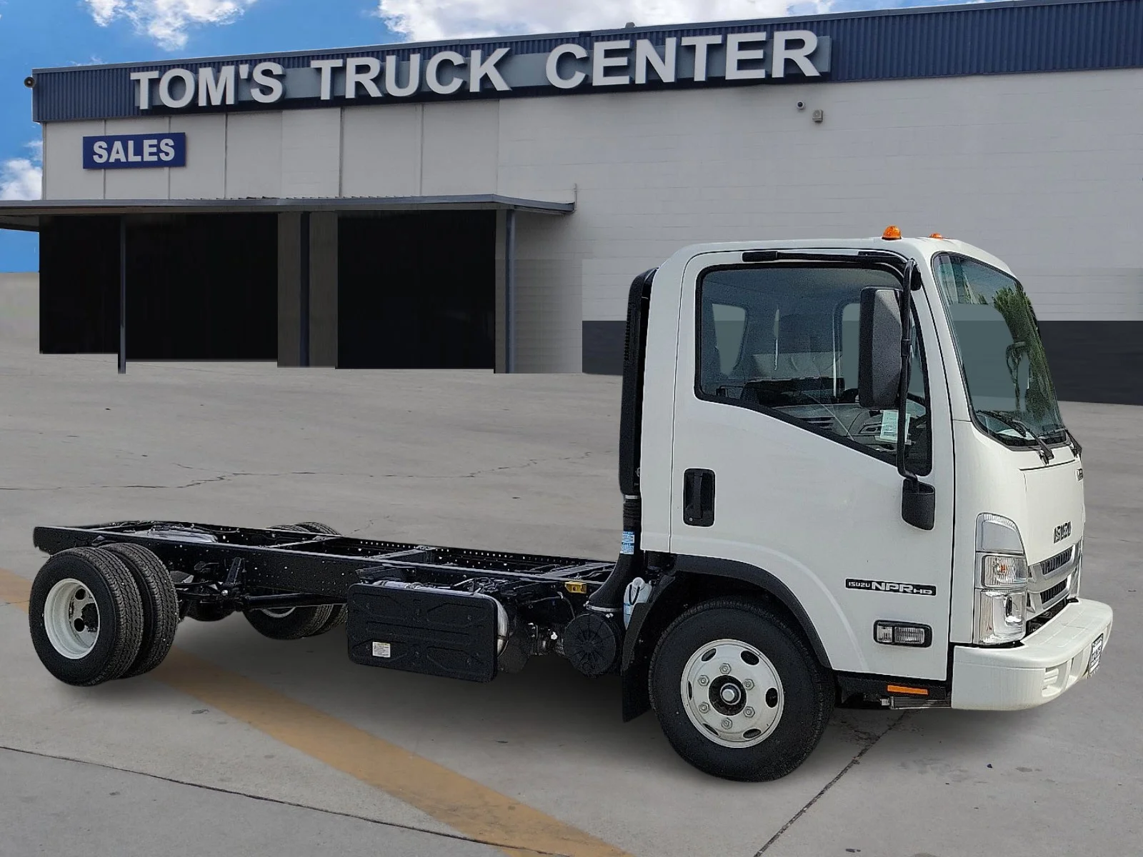 2024 Isuzu NPR-HD's photo