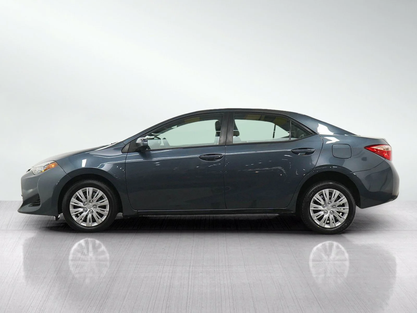 Used 2017  Toyota LE image 2
