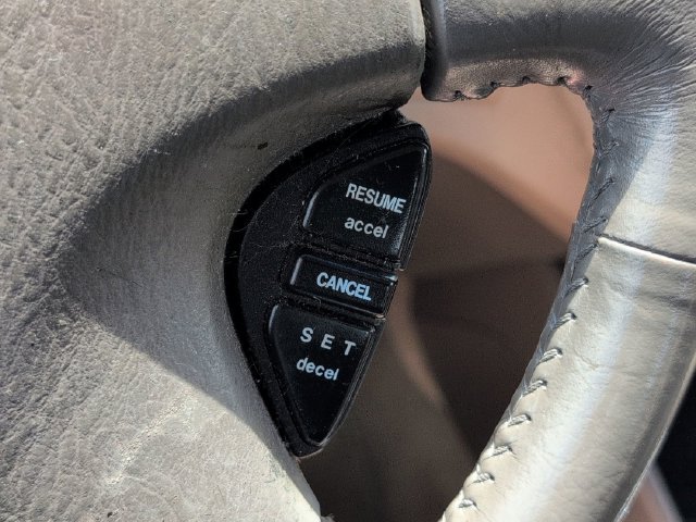 Used 2001 White Honda EX-L image 23
