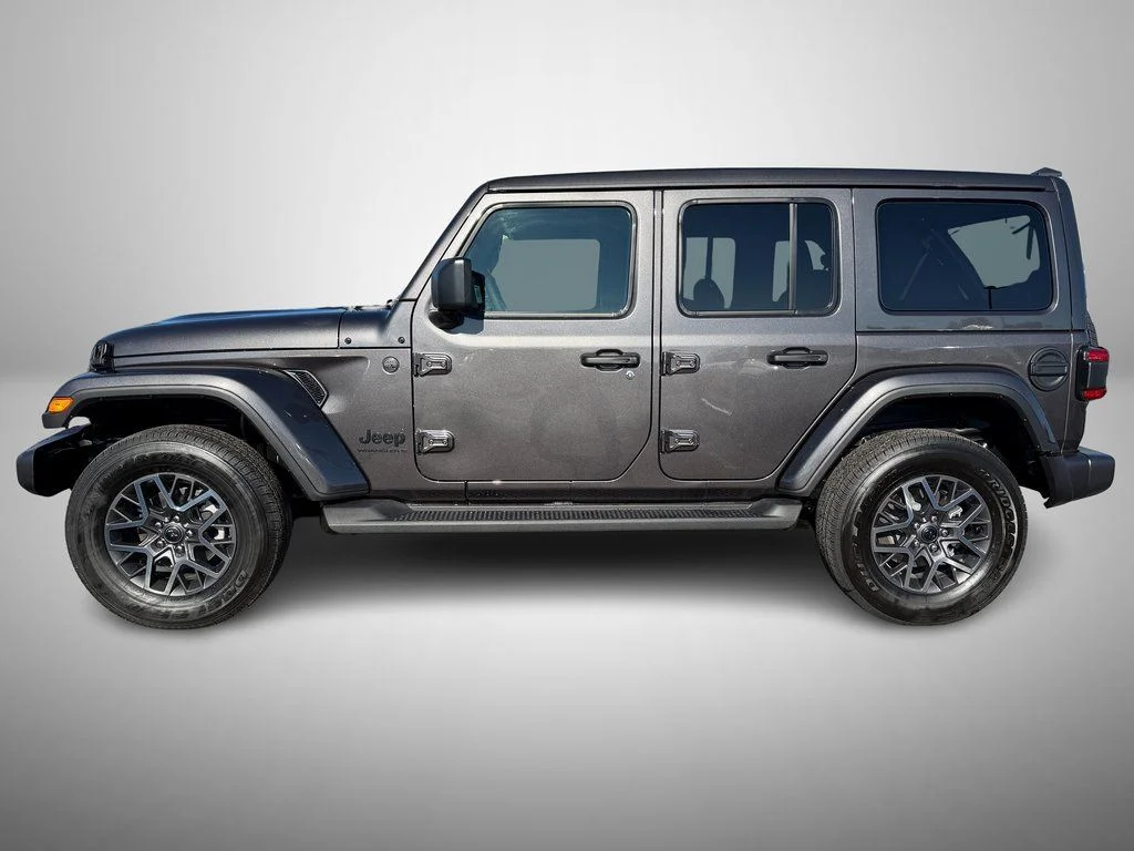 New 2026 Granite Crystal Metallic Clear-Coat Exterior Paint Jeep Sahara image 5