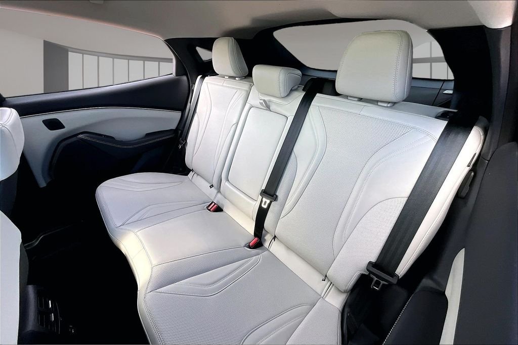 Used 2023 White Ford Premium image 28