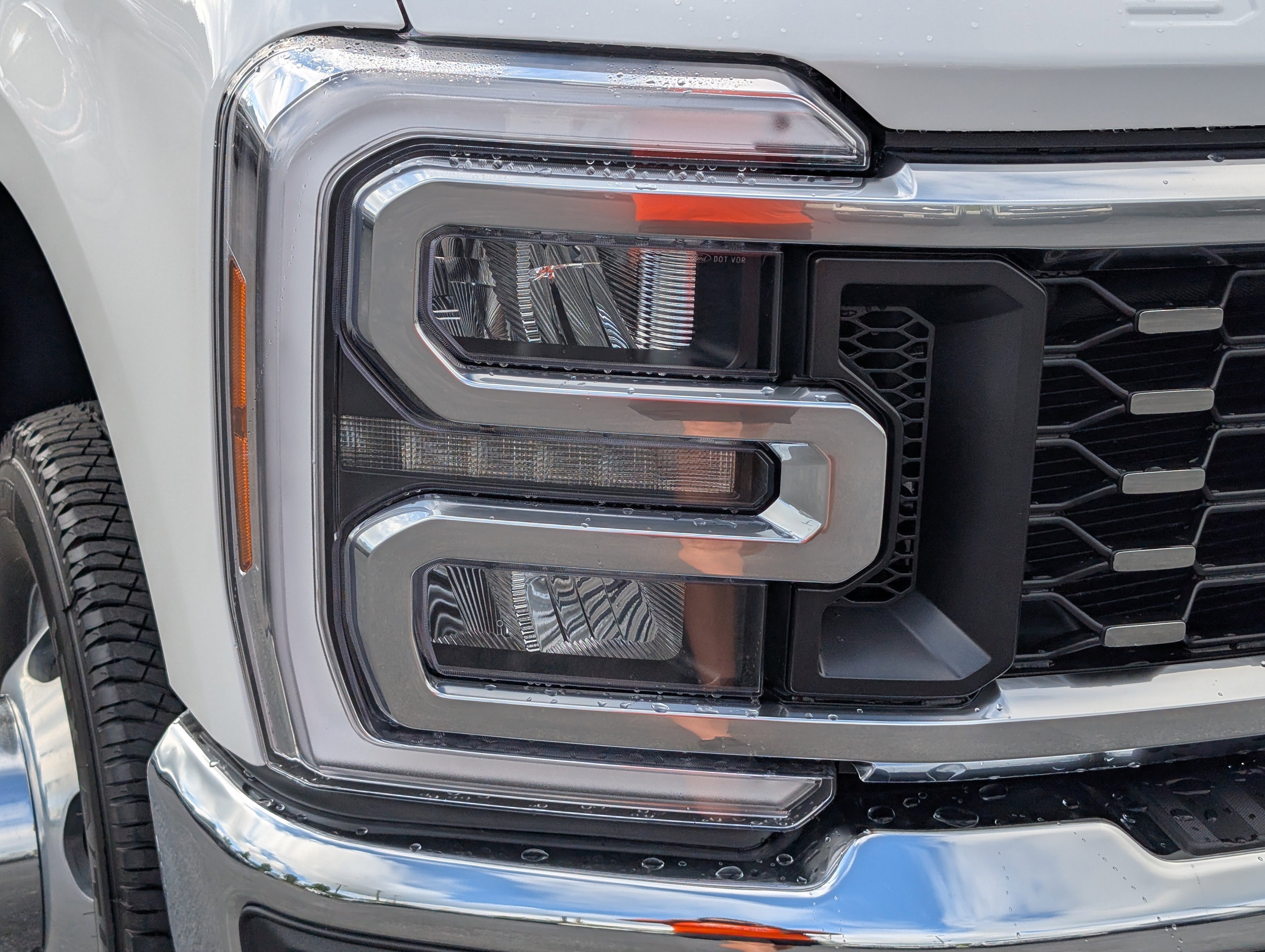 New 2026 Star White Metallic Tri-Coat FORD F-350® Lariat® image 5