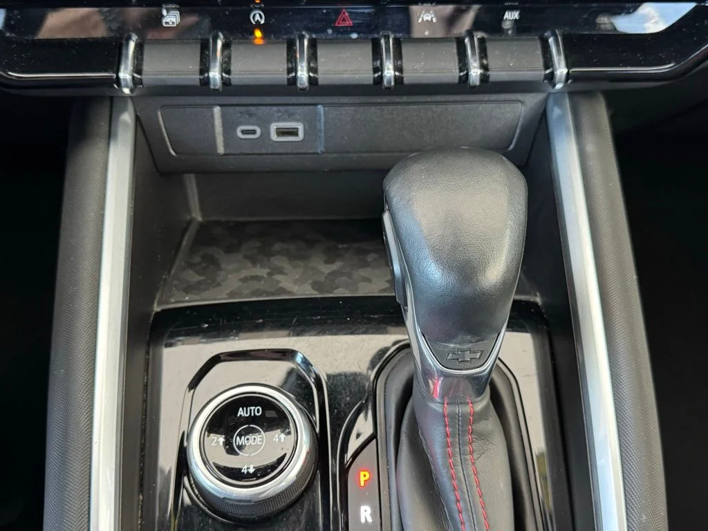 Used 2023 Summit White Chevrolet Z71 image 31