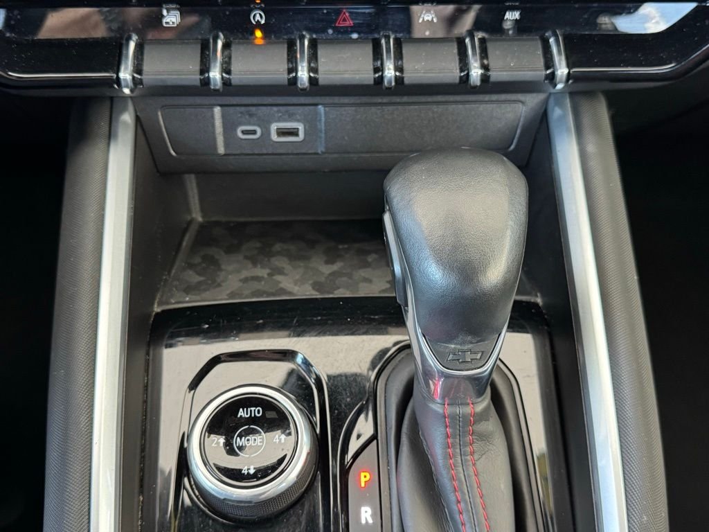 Used 2023 White Chevrolet Z71 image 31