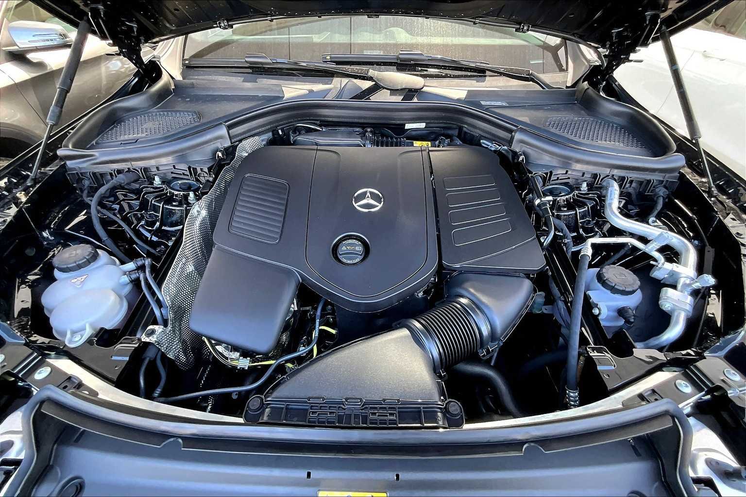 New 2026 Black Mercedes-Benz GLC 300 image 18