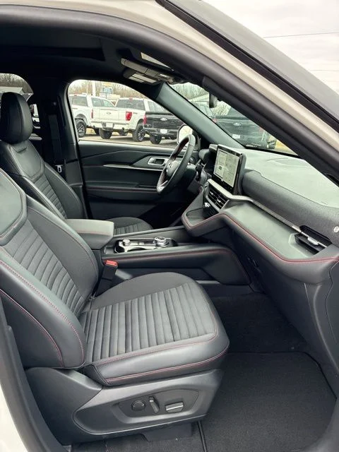 2026 Ford Explorer ST-Line - Photo 29
