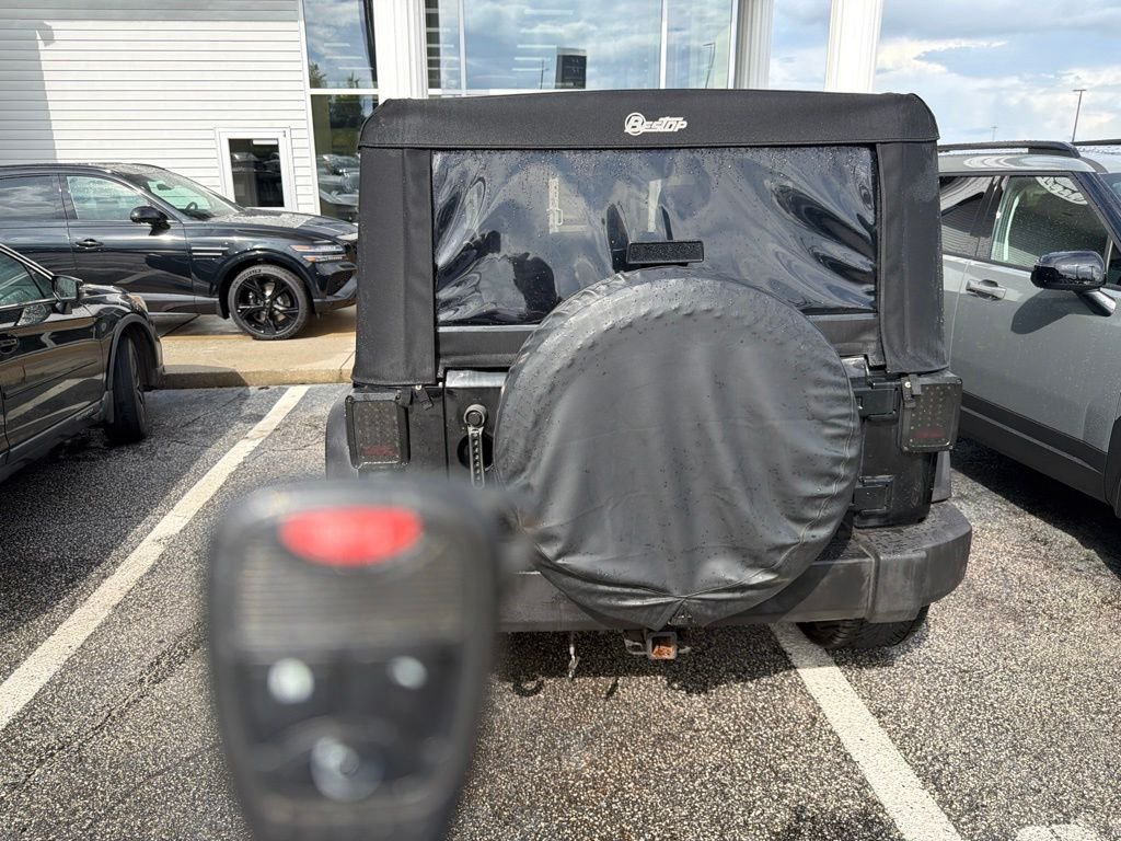 Used 2013 Black Jeep Unlimited Sahara image 4