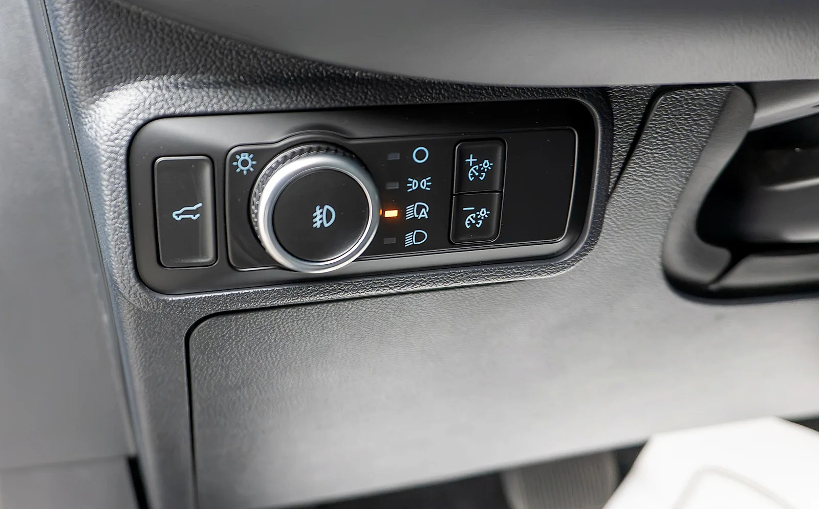 New 2026 Agate Black Metallic Ford Tremor® image 17