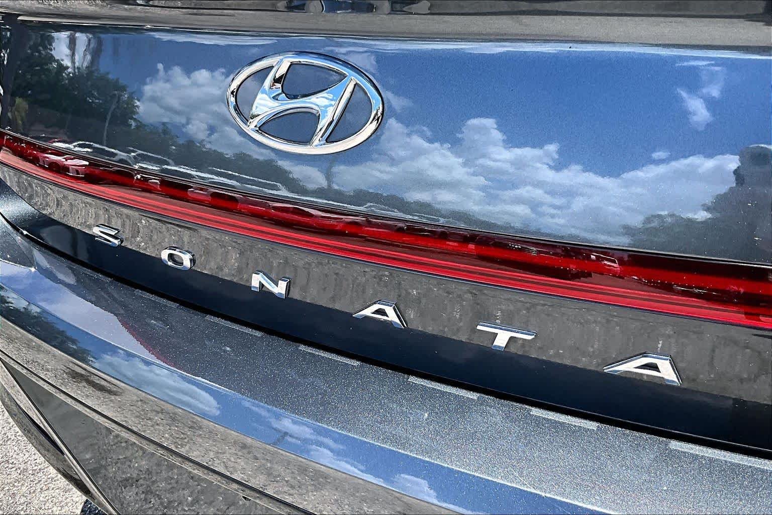 Used 2022 Portofino Gray Hyundai SEL Plus image 11