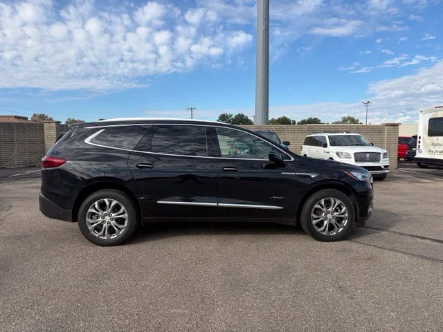 Used 2018 Includes Spectra Gray lower exterior accent color.) Buick Avenir image 8