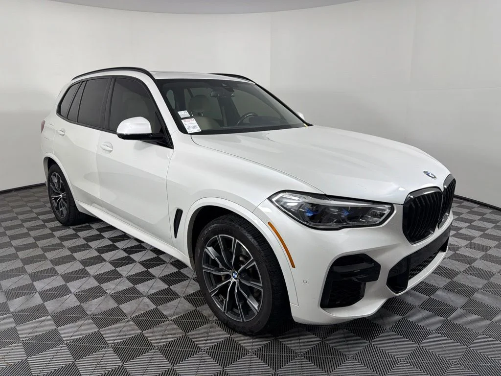 Used 2022 Mineral White Metallic BMW xDrive40i image 3