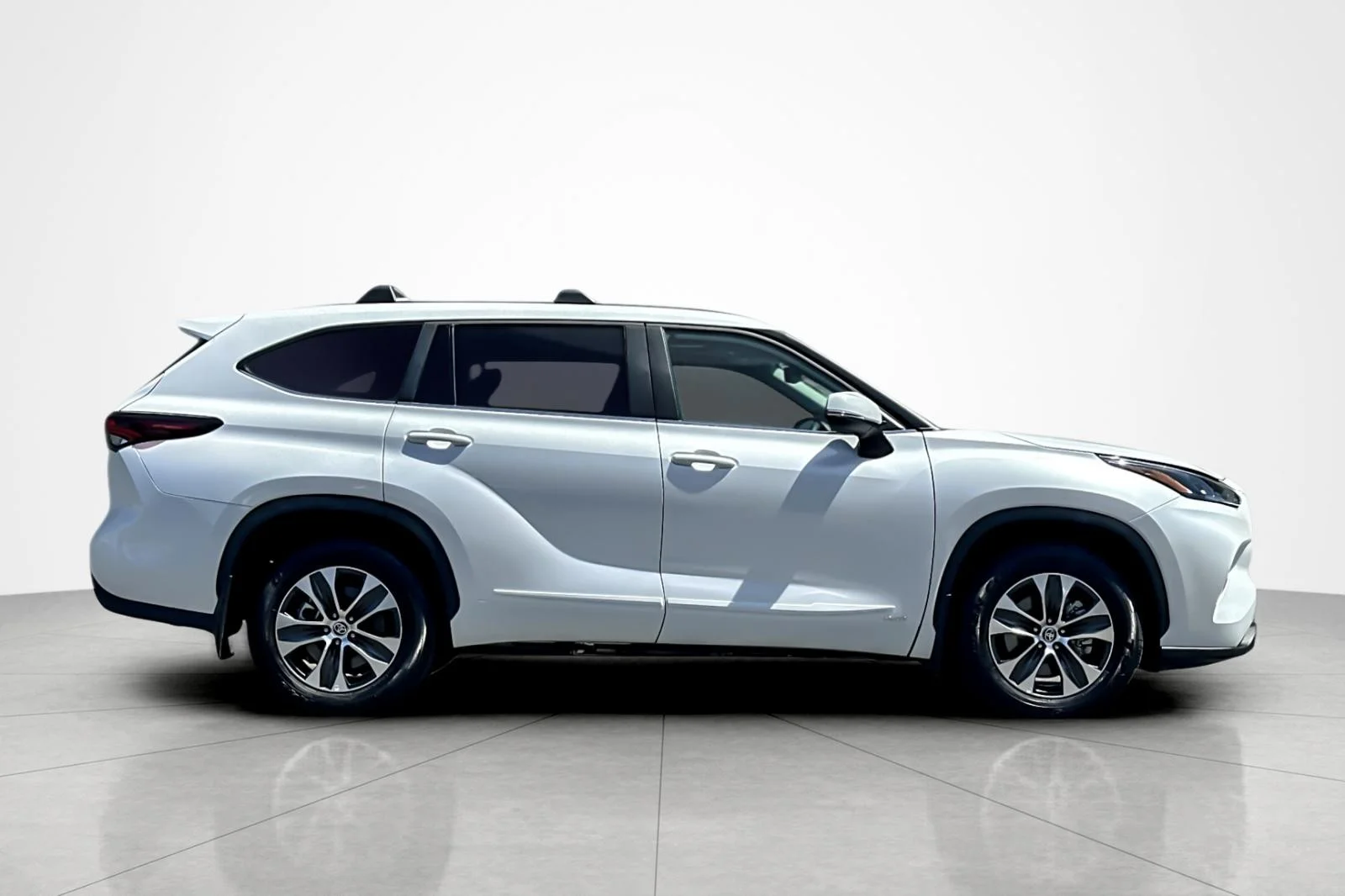 Certified Used 2026 Wind Chill Pearl Toyota Hybrid XLE image 6