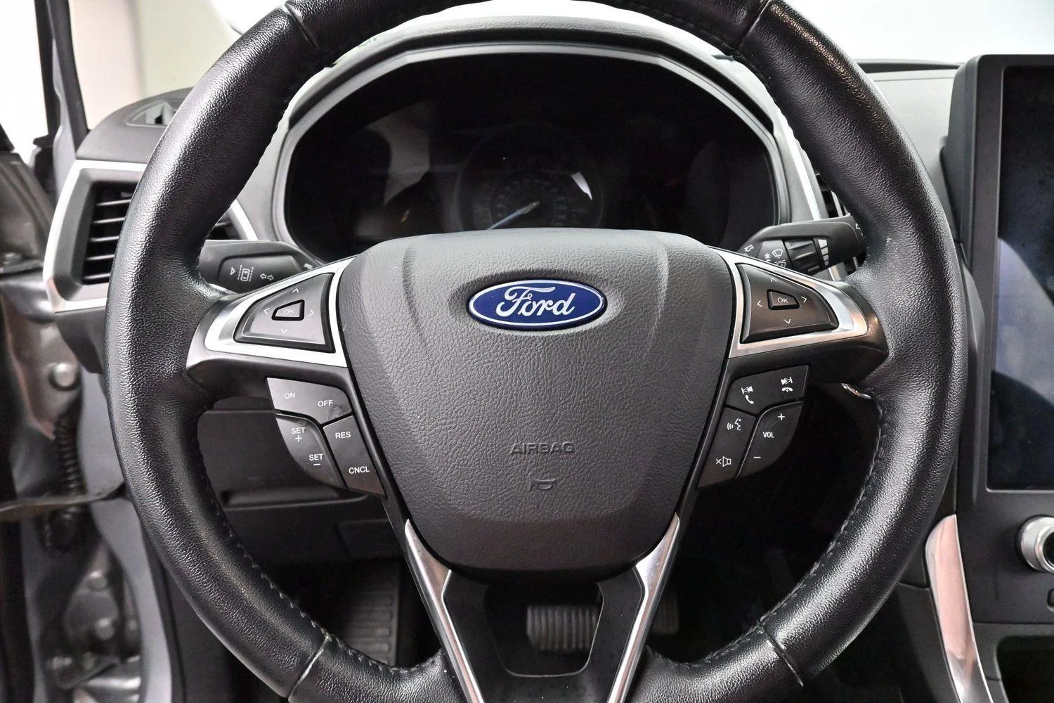 Used 2022 Iconic Silver Ford Titanium image 20