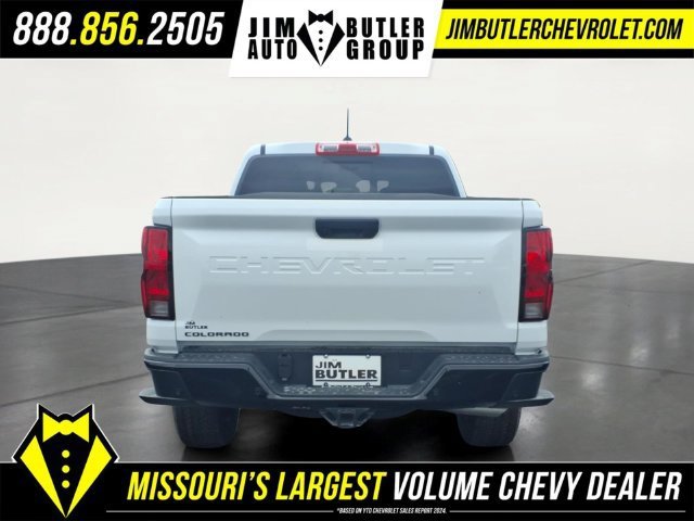 New 2026 Summit White Chevrolet WT image 20