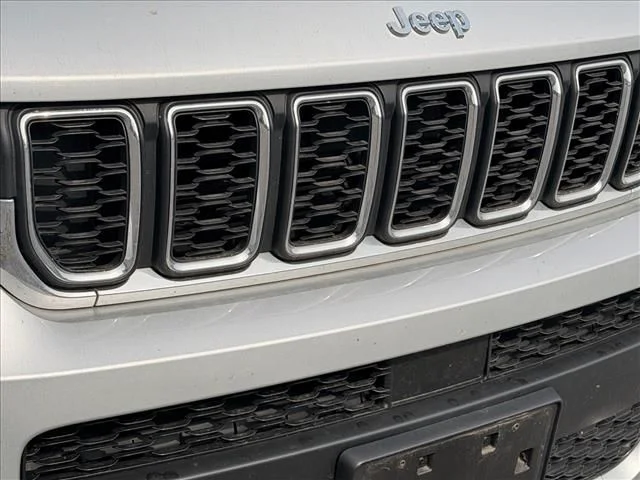 Used 2022 Silver Jeep Laredo image 21