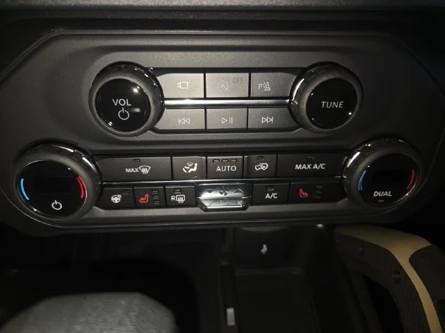 New 2026 Avalanche Gray Ford Badlands® image 35