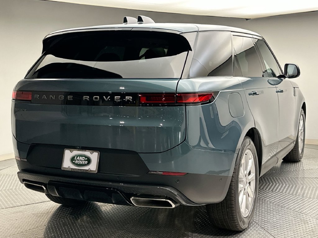 Used 2025 Giola Green Metallic Land Rover SE image 3