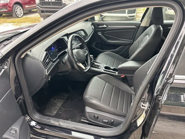 Used 2024 Deep Black Pearl Volkswagen SE image 5