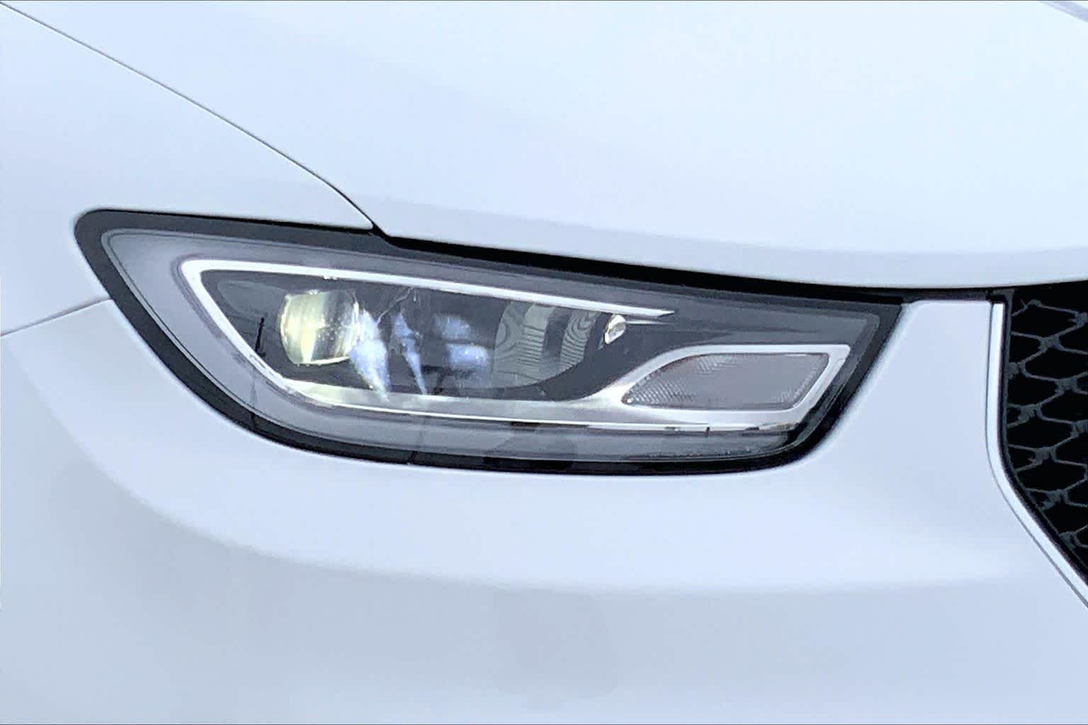 New 2026 Bright White Clear-Coat Exterior Paint Chrysler Pinnacle image 10