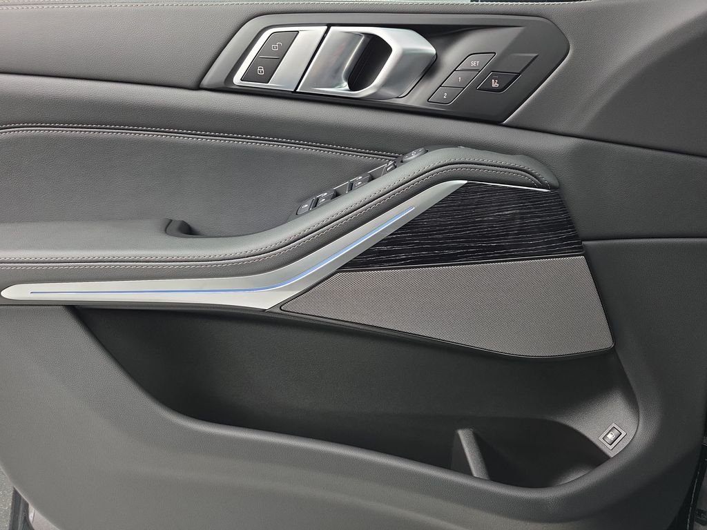 New 2026 Black Sapphire Metallic BMW xDrive50e image 26