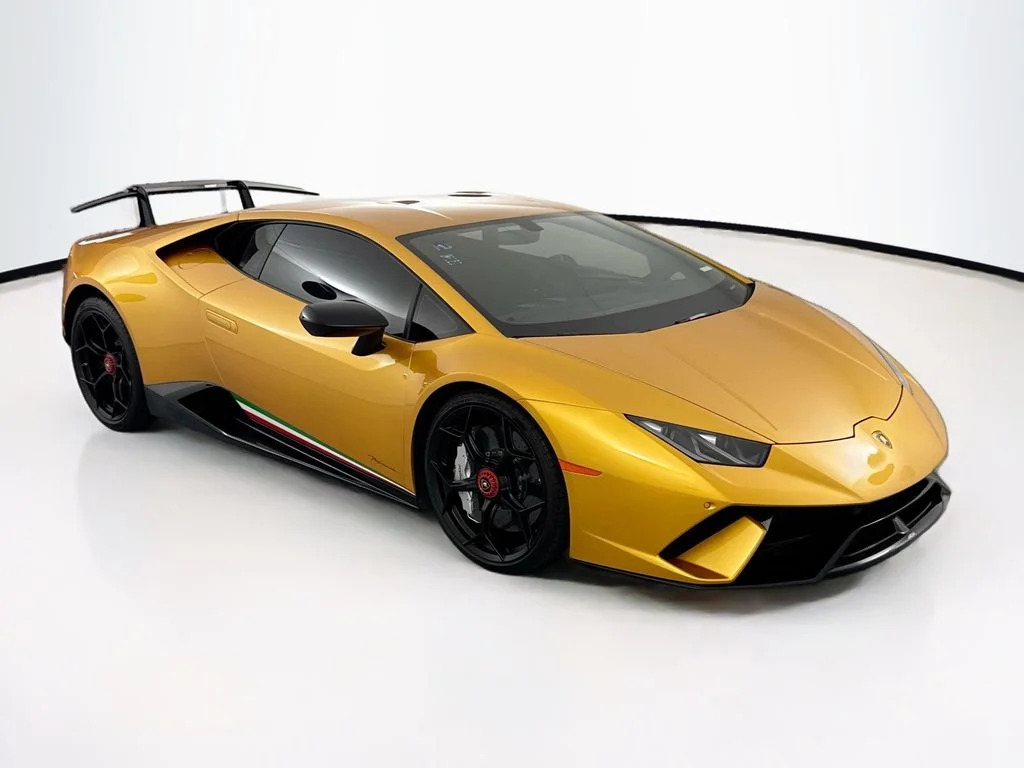 Used 2018 Gold Lamborghini Performante image 3