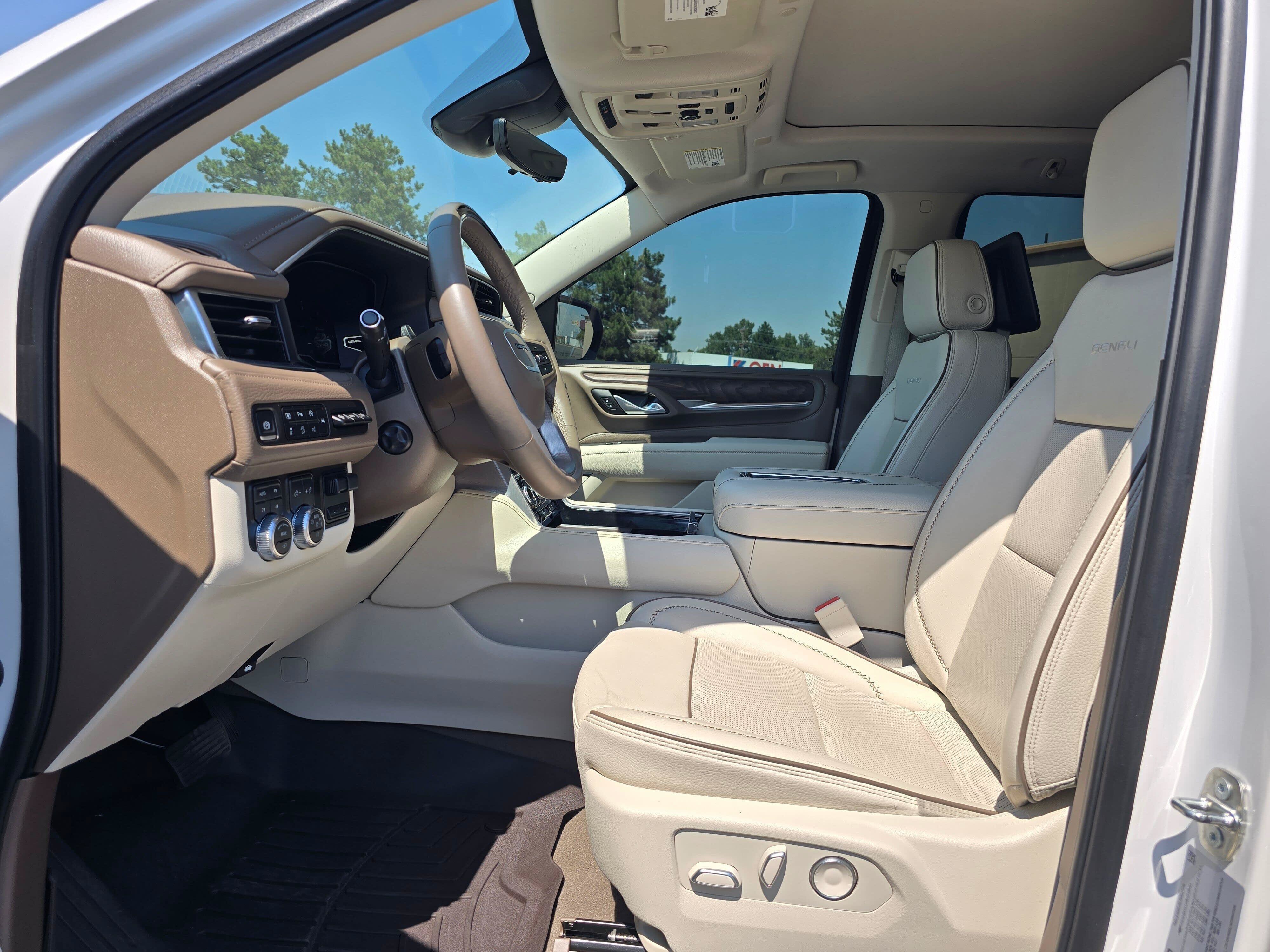 Used 2024 White Frost Tricoat GMC Denali image 10