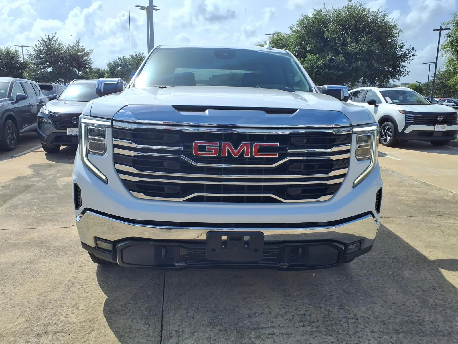 Used 2024 White GMC SLT image 5