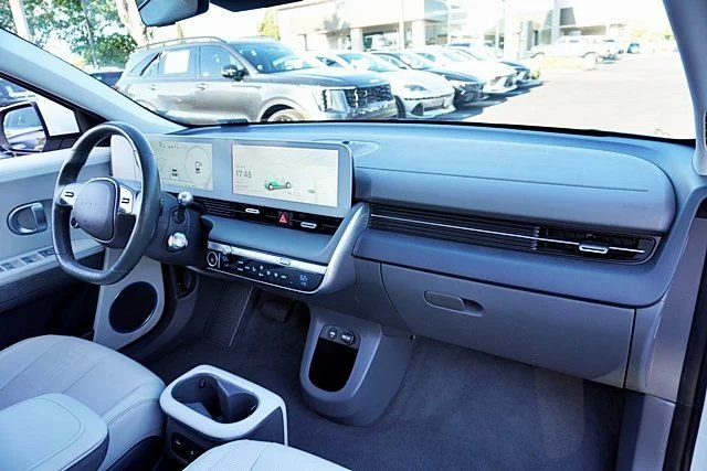 Used 2022 White Hyundai SEL image 10