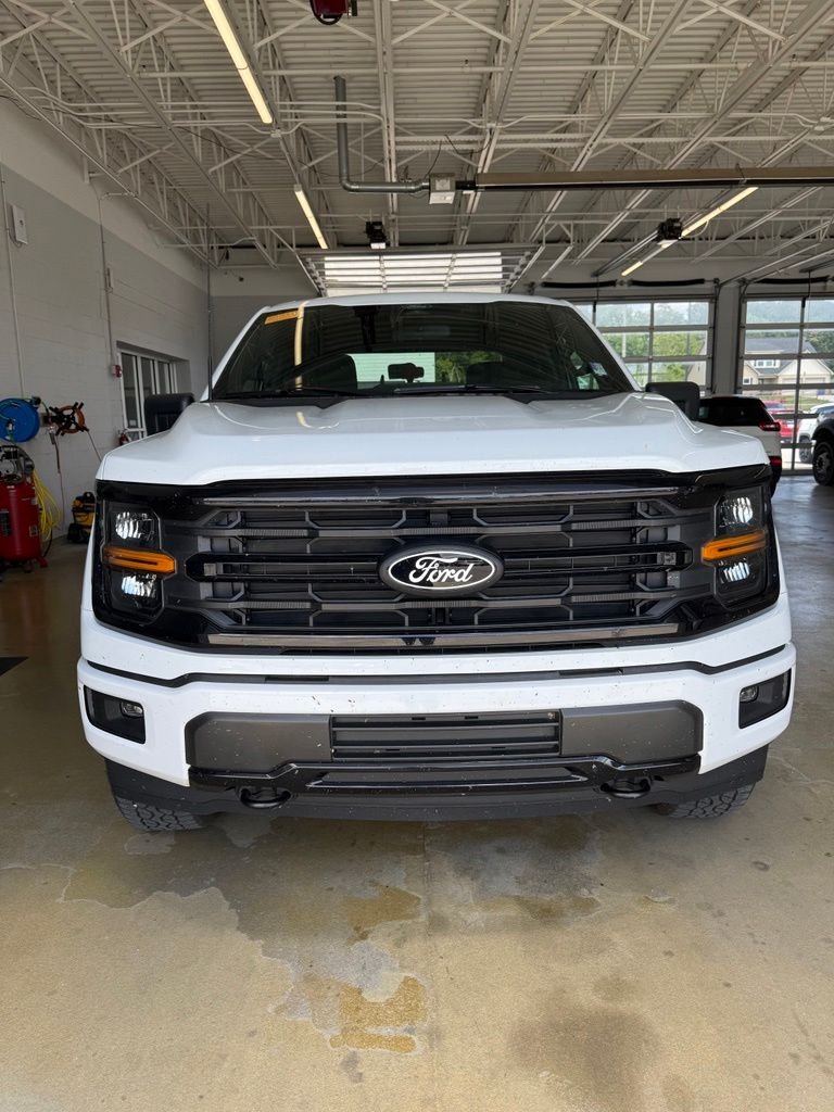 Used 2025 Oxford White Ford XLT image 5