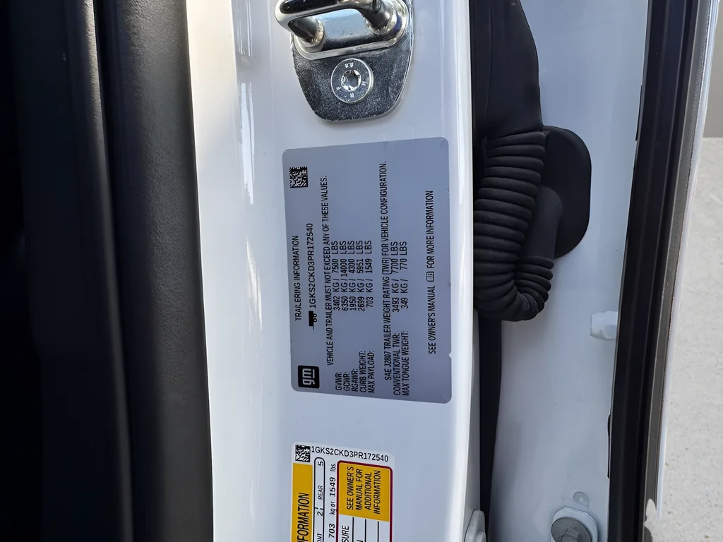 Used 2023 White GMC AT4 image 28