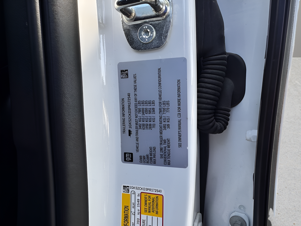 Used 2023 White GMC AT4 image 28
