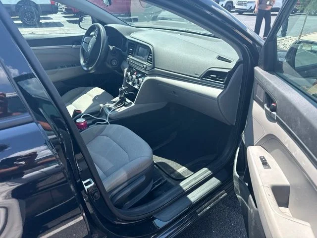 Used 2019 Phantom Black Hyundai SE image 14