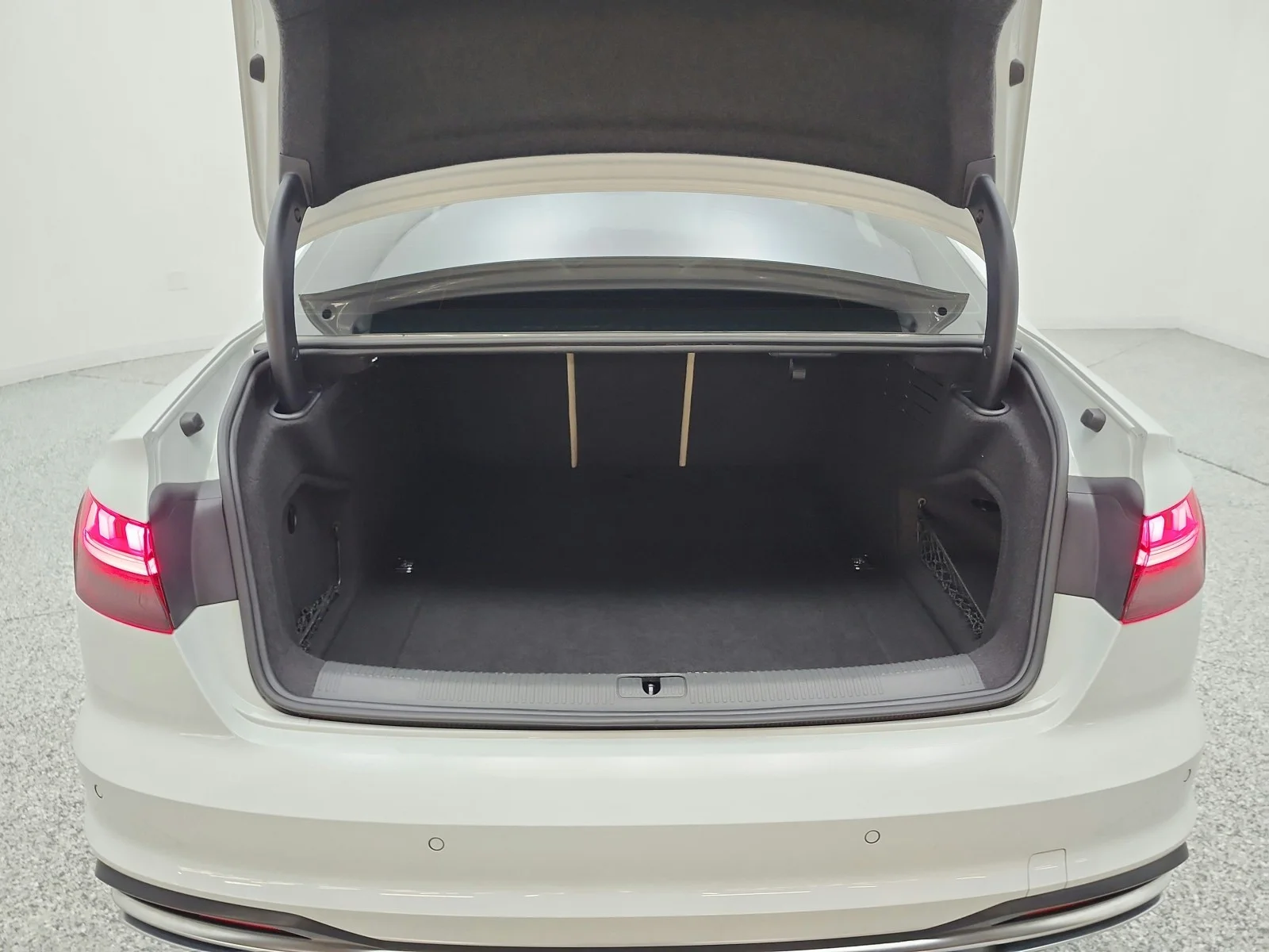 Used 2024 Glacier White Metallic Audi Premium 40 TFSI quattro image 18