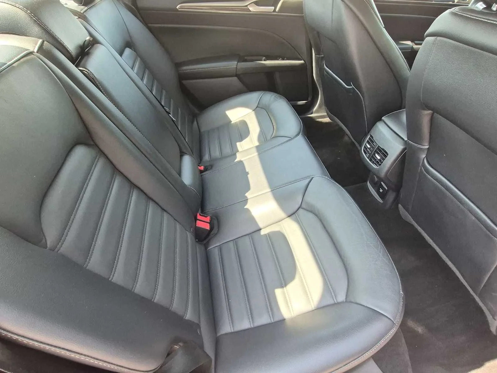 Used 2018 Blue Metallic Ford SE image 19
