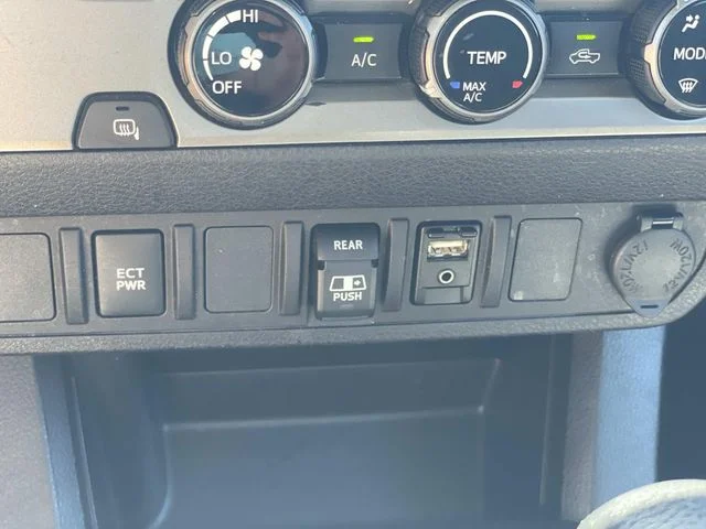 Used 2018 White Toyota SR5 image 28