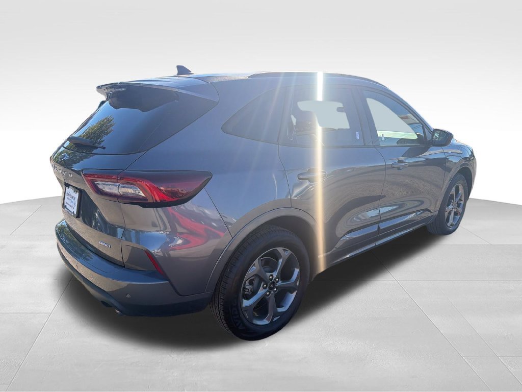Used 2023 Gray Ford ST-Line image 5