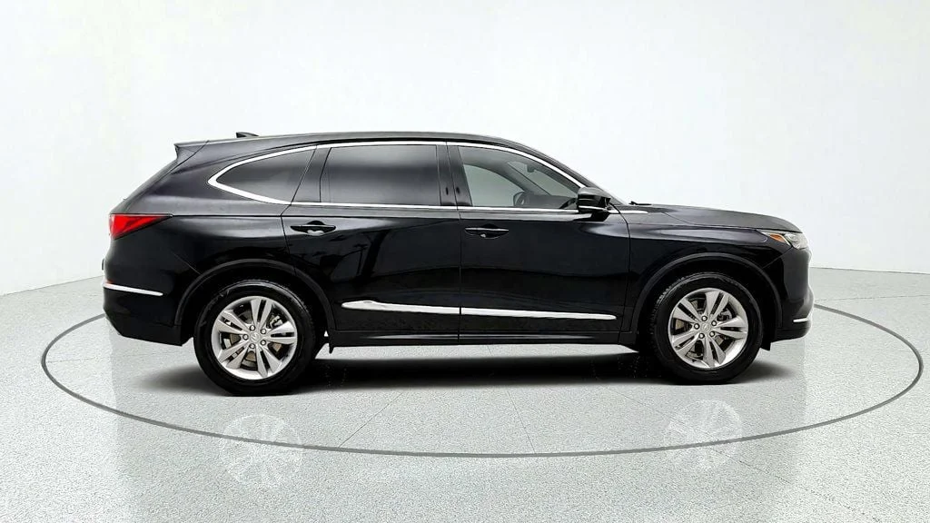 Used 2023 Majestic Black Pearl Acura SH-AWD image 4
