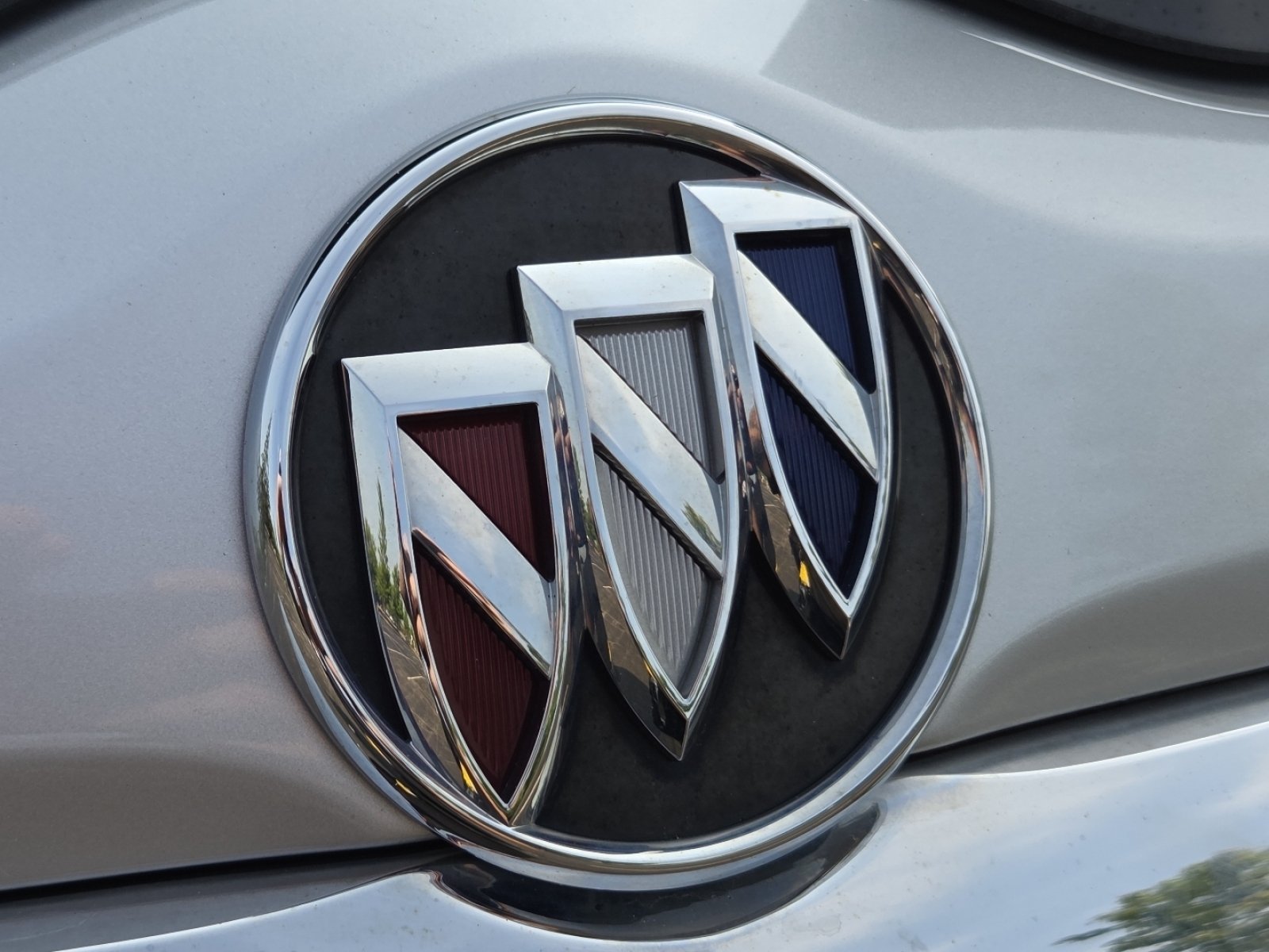 Used 2020 Quicksilver Metallic Buick Premium Group image 19